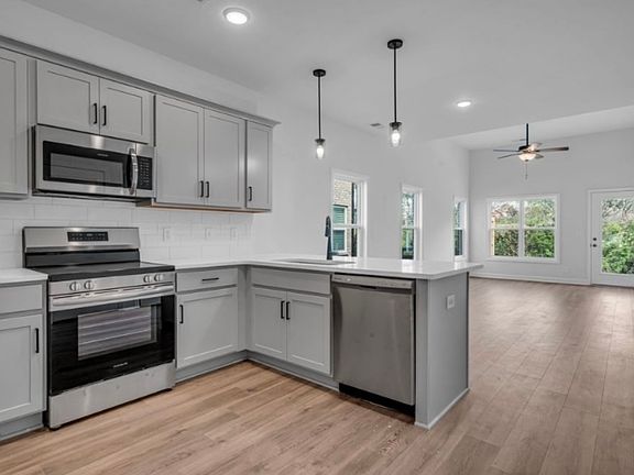 3rd image of 141 Dameron Dr