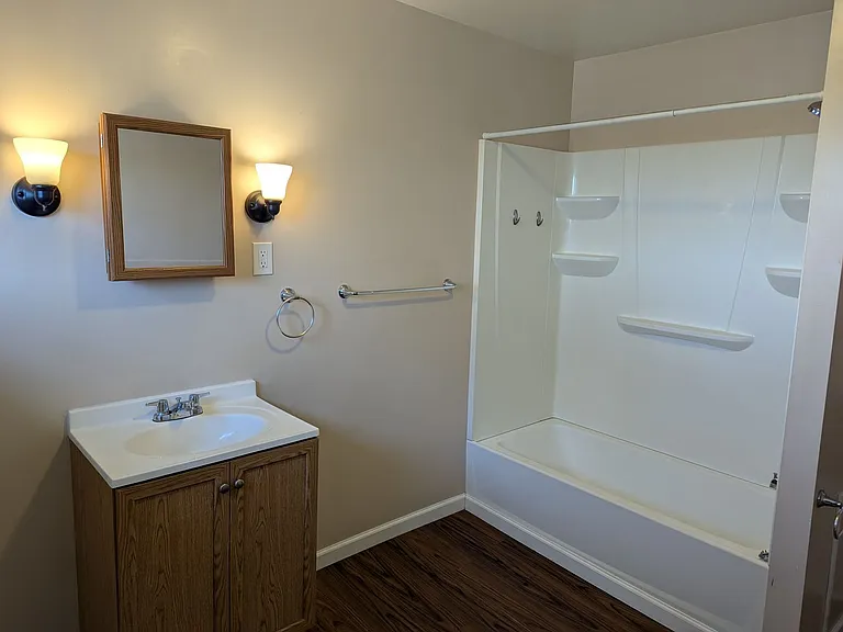 740 Park Ave — Photo 8