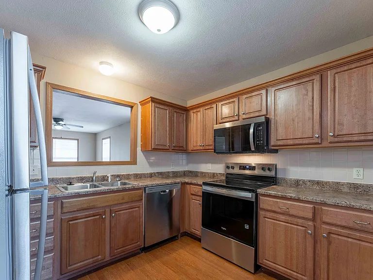 Oakwood Heights Townhomes — Photo 90