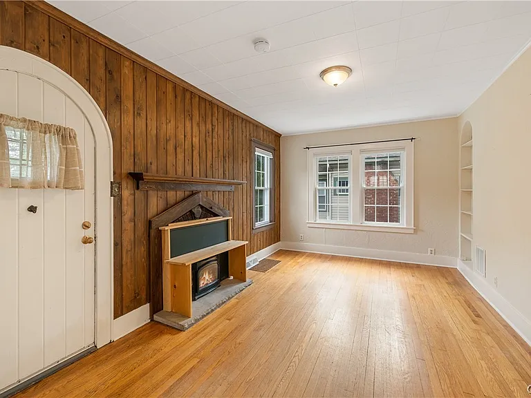 448 Buckingham Ave — Photo 6