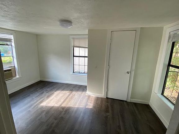 3rd image of 1421 W Ross St