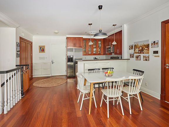 2nd image of 543 16th St APT 1R