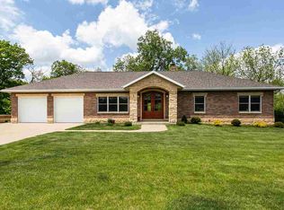 4280 Bluff Point Ct, Hazel Green, WI 53811