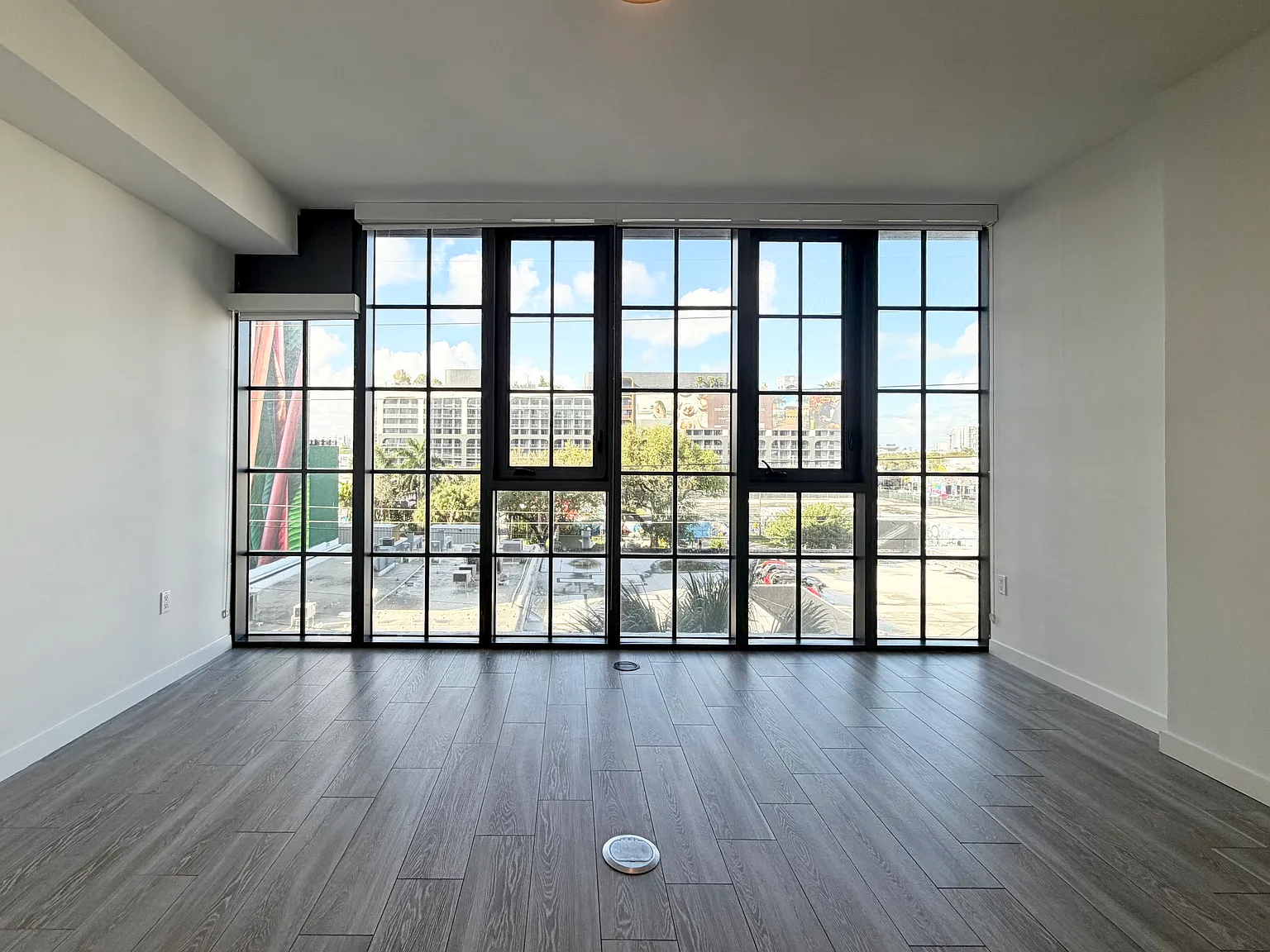 Studio, 560 sqft, $1,860 — Photo 2