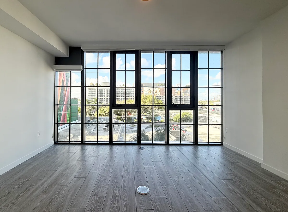 Building Photo - 178 NW 28th St #1