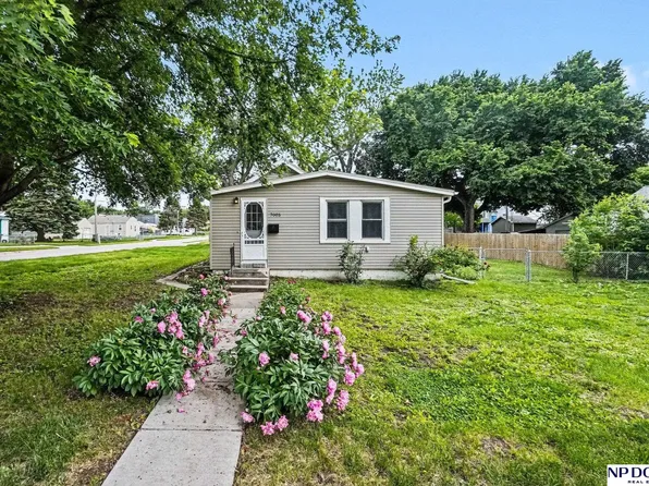 7003 Wirt St, Omaha, NE 68104
