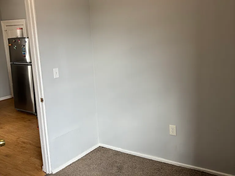 243 Niagara St #2 — Photo 8