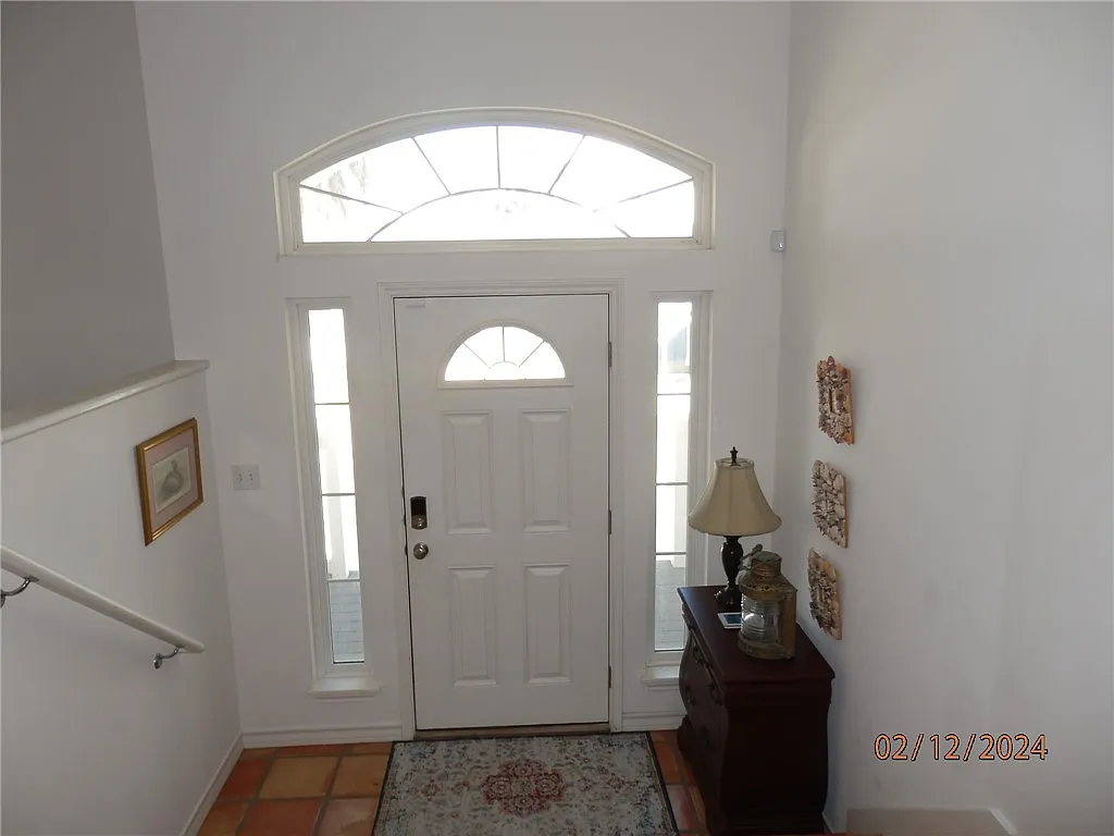 4 bed, 3115 sqft, $4,000 — Photo 2