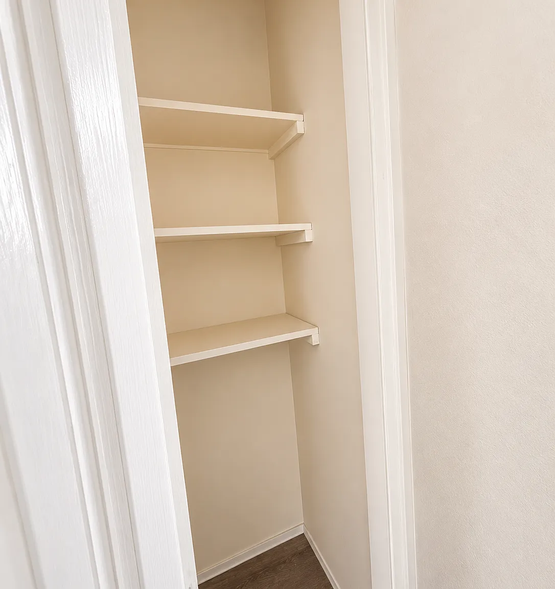 2 bed, 650 sqft, $1,820 — Photo 4