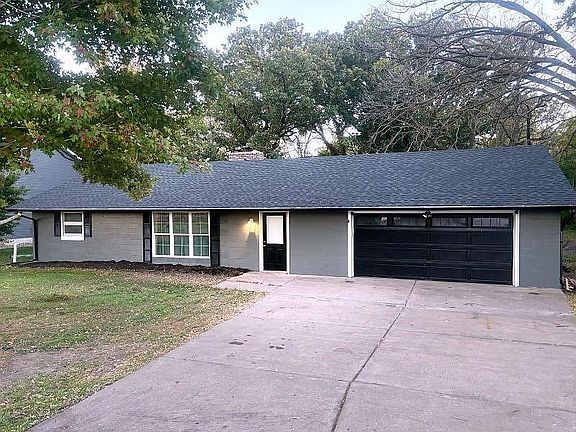2nd image of 2090 Castle Ave