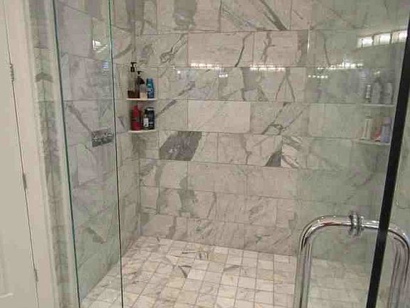 4th image of 420 22nd Ave NE