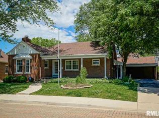 2611 W Manor Pkwy, Peoria, IL 61604