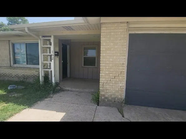 102 Armstrong Dr, Garland, TX 75040