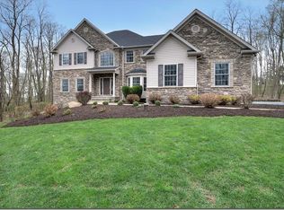 10790 Stella Ln, Chagrin Falls, OH 44023