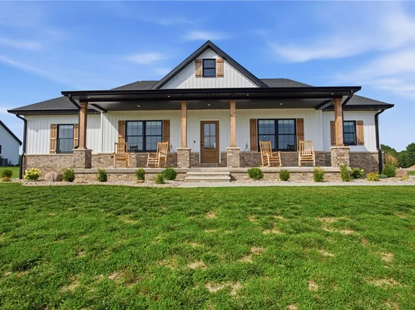 13212 Augusta National Dr, Effingham, IL 62401