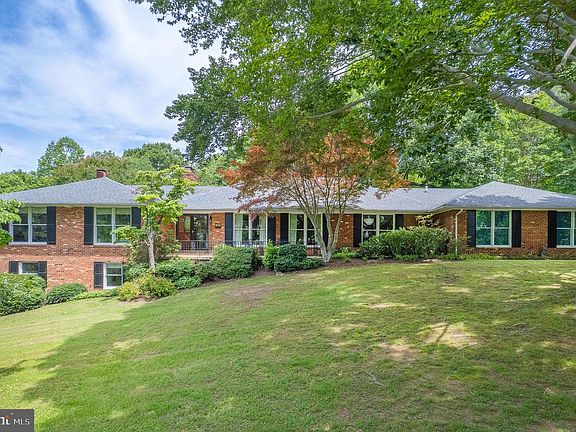 2nd image of 916 Upper Pindell Rd