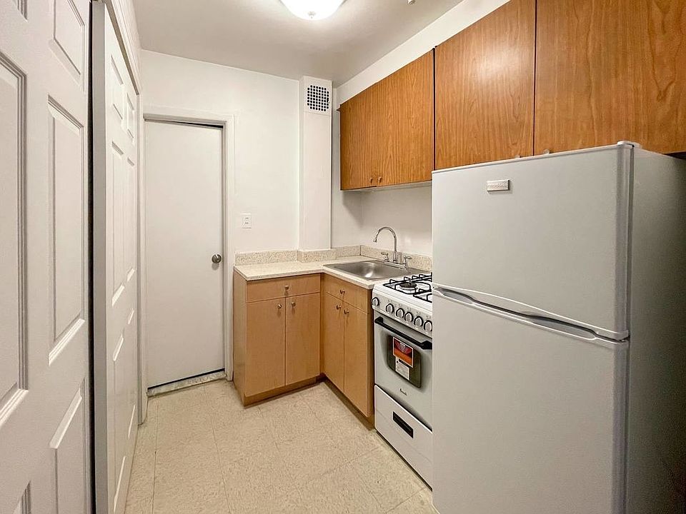 2nd image of 239 E 80th St #3BB