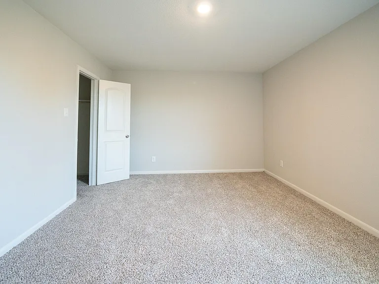 128 Emma Dr — Photo 15