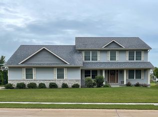 4022 Kathleen Way, Davenport, IA 52807