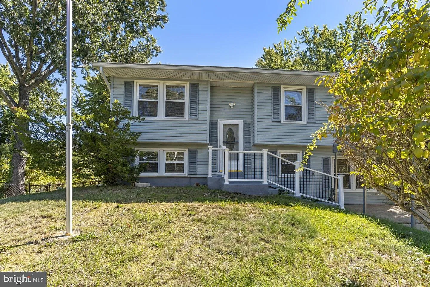 7 bed, 2.5 bath, 2852 sqft, $3,000 — Photo 1