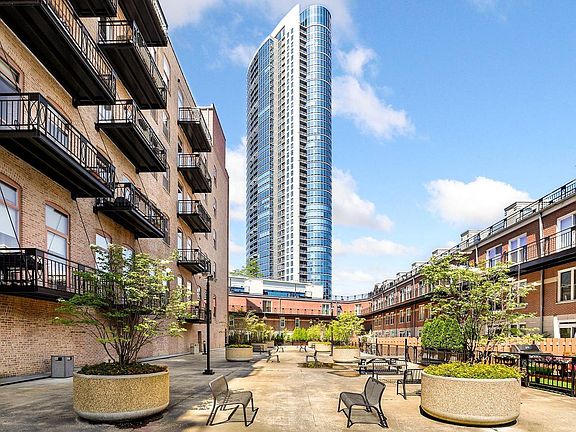5th image of 360 W Illinois St APT 327