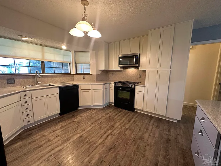 304 Arabian Dr — Photo 13