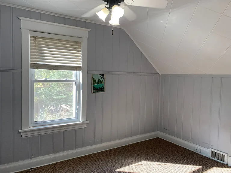 1405 N 9th Ave E — Photo 5