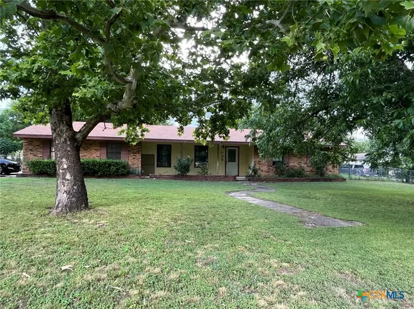 501 S 6th St, Lometa, TX 76853