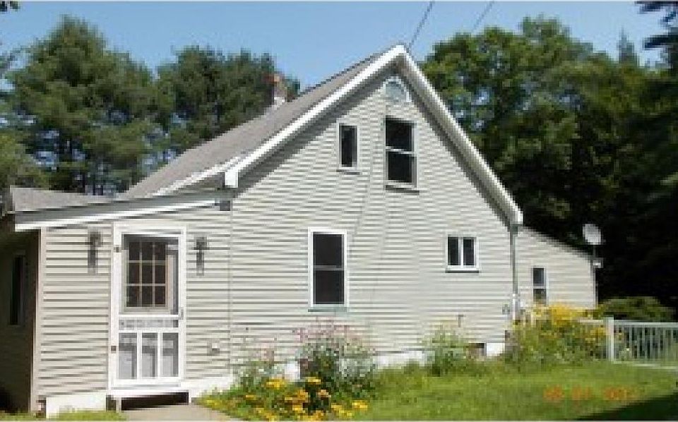 2nd image of 739 Center Rd