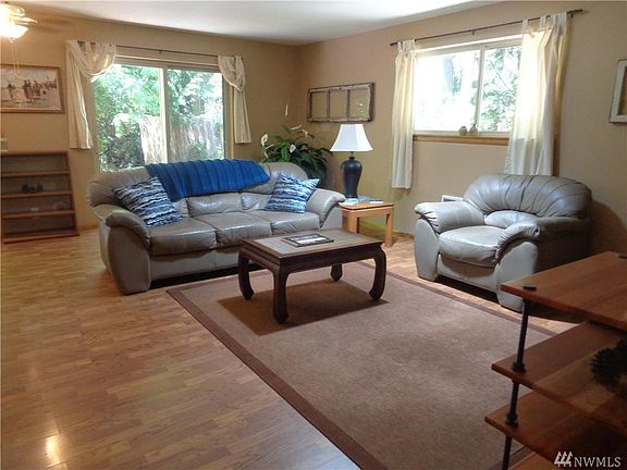 2nd image of 137 E Barnacle Blvd
