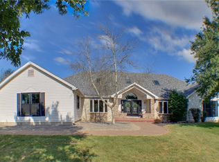 8194 Country Club Rd, Charleston, IL 61920