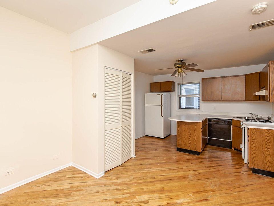 2nd image of 3036 N Southport Ave #1F