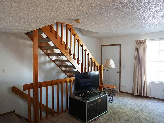 3rd image of 5015 Singleton Dr