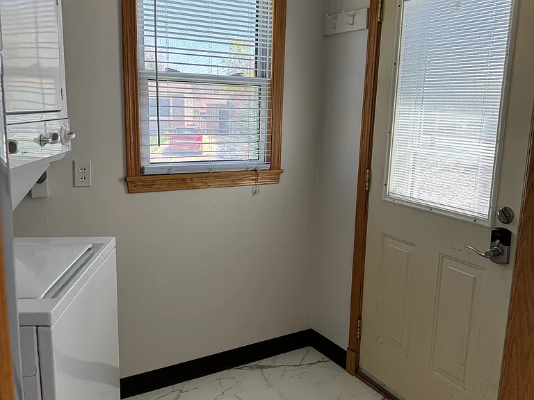3805 Sunset Dr — Photo 7