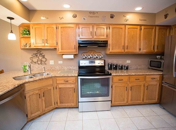 4th image of 7962 S Garfield Ave APT 209