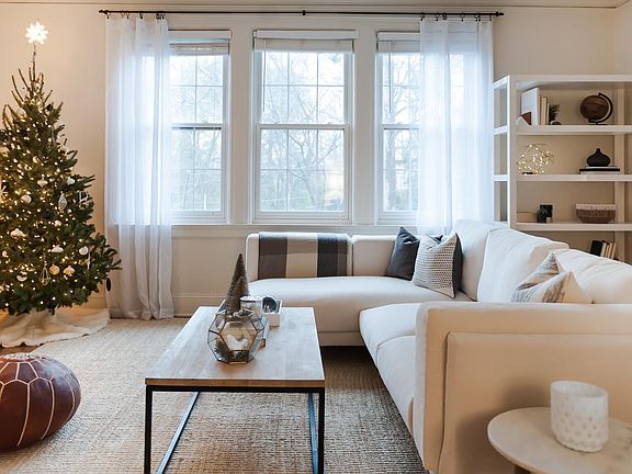 Sunny top floor apartment