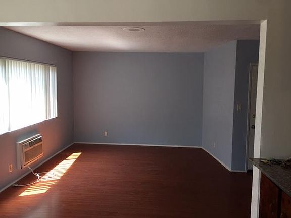 4th image of 20760 Hartland St APT 6
