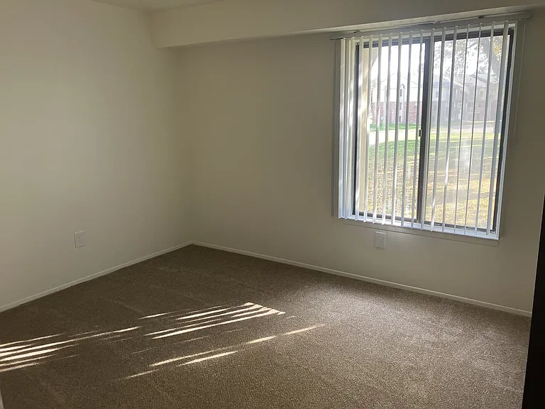 Windsor Place Apartments — Photo 62