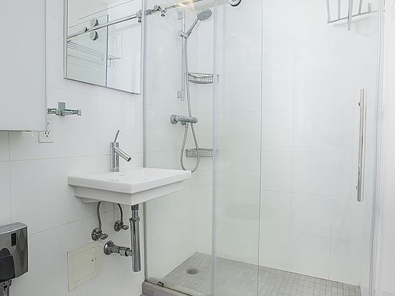 5th image of 310 E 49th St APT 5A