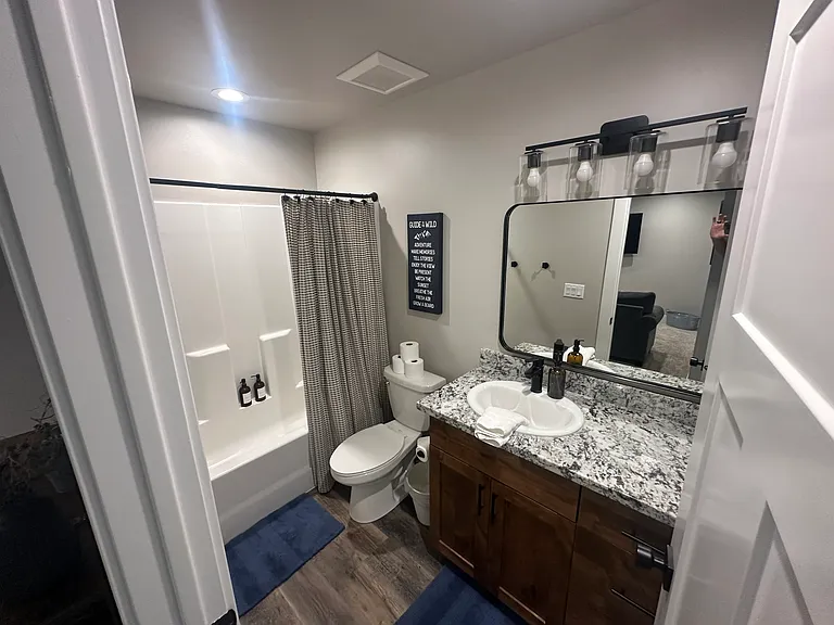 525 N 4th St #4 — Photo 10
