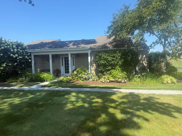 https://photos.zillowstatic.com/fp/d9f60300618ac3ce7fb3f8843676a644-p_e.webp