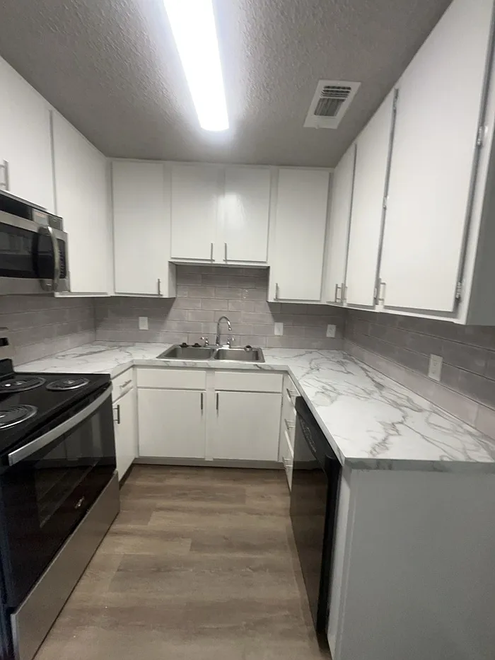 2 bed, 1.0 bath, 930 sqft, $1,150 — Photo 3