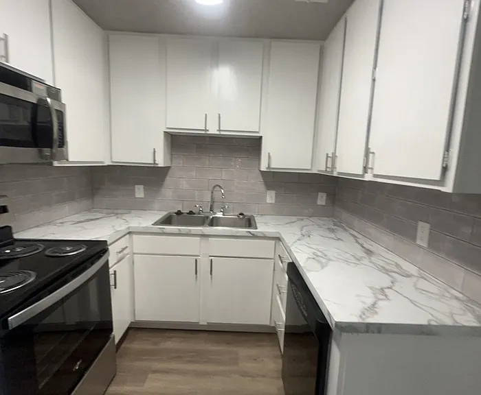 1104 Southmoor Ave #B — Photo 3