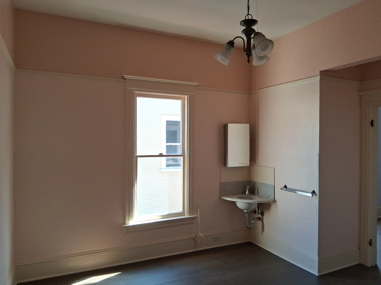5 bed, 2272 sqft, $1,200 — Photo 3