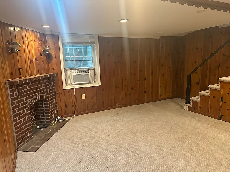 Basement/optional bedroom