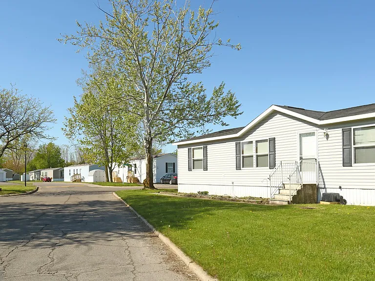 Candlewick Court — Photo 12