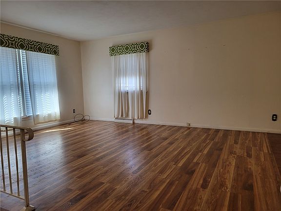 3rd image of 2252 Oaklawn Dr