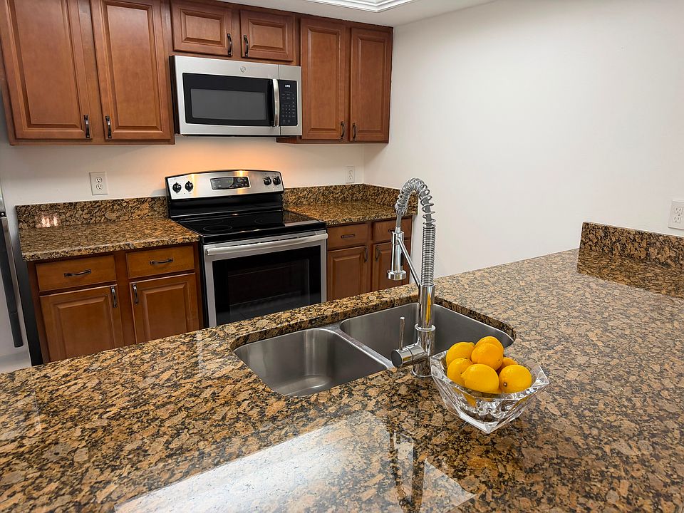 1st image of 154 Cypress Way E APT 3