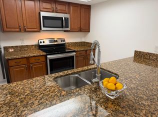 154 Cypress Way E APT 3, Naples, FL 34110