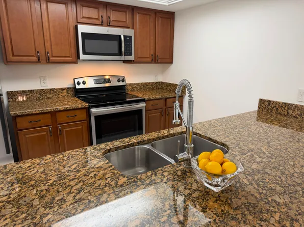 154 Cypress Way E, Naples, FL